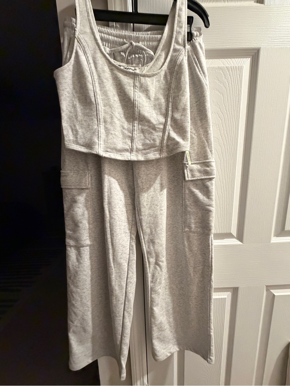 Women’s gray 2 piece cargo and tank set
